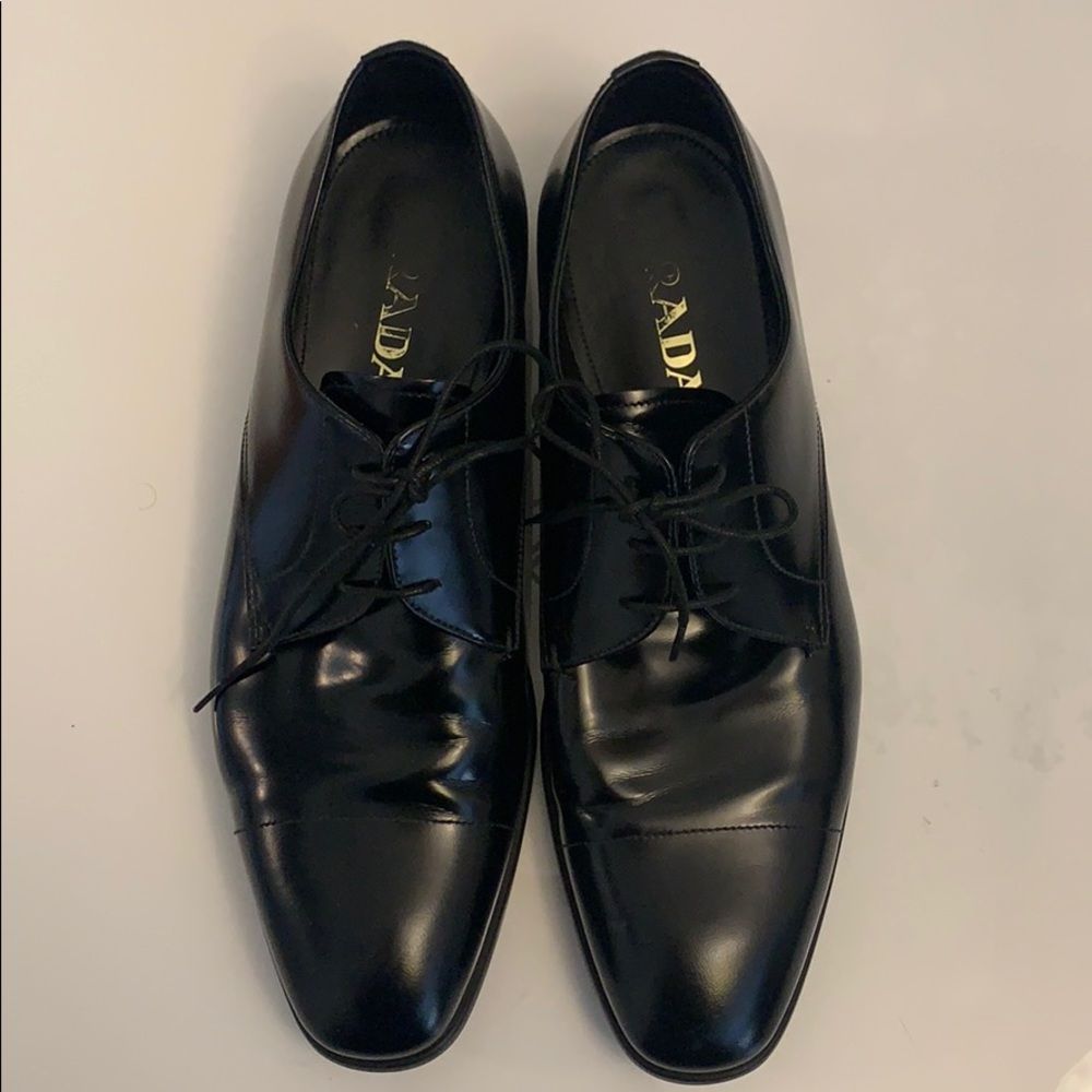 Prada dress shoe. Mens. Size 42. Worn once